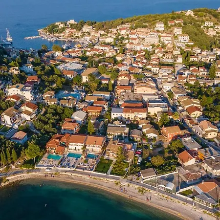 מלון דירות Nelli 4*