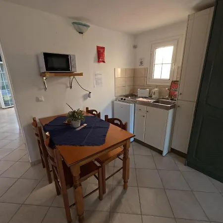 Nelli Apartmanhotel Kasziópi